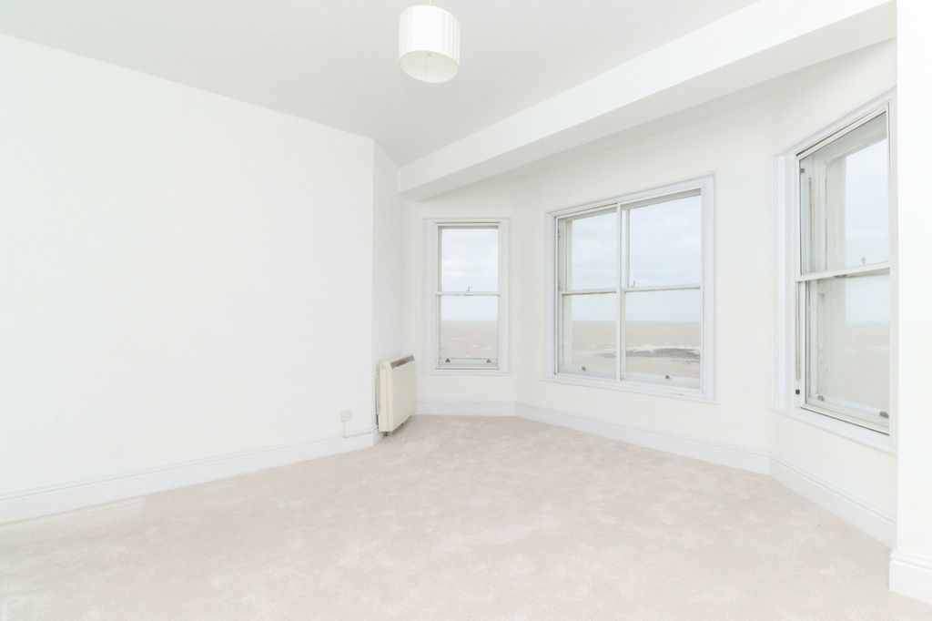 Property photo 3 of 7 Picture 3