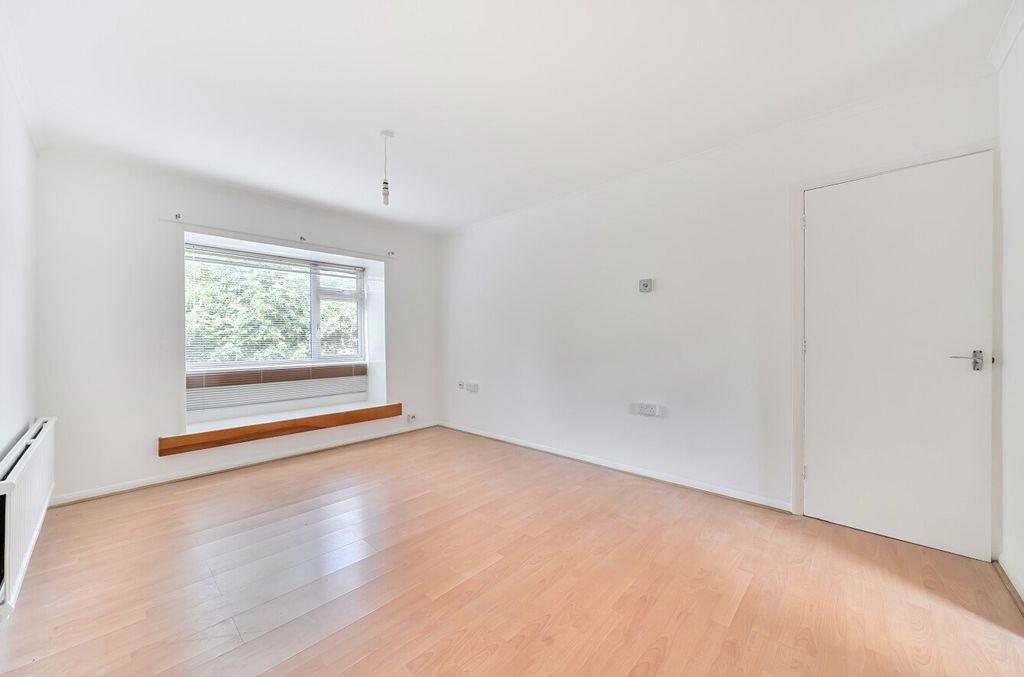 Property photo 2 of 14 Picture No. 24