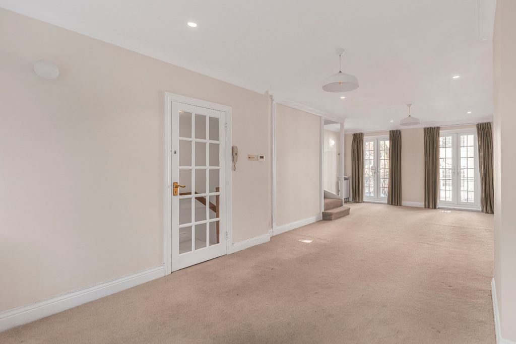 Property photo 3 of 21 Picture No. 05