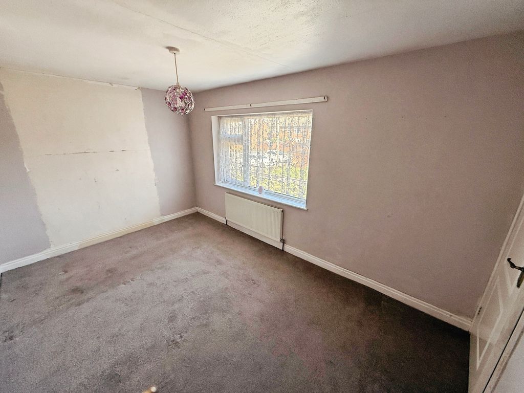 Property photo 3 of 9 Bedroom