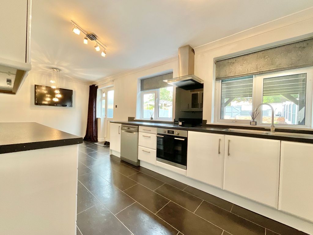 Property photo 3 of 26