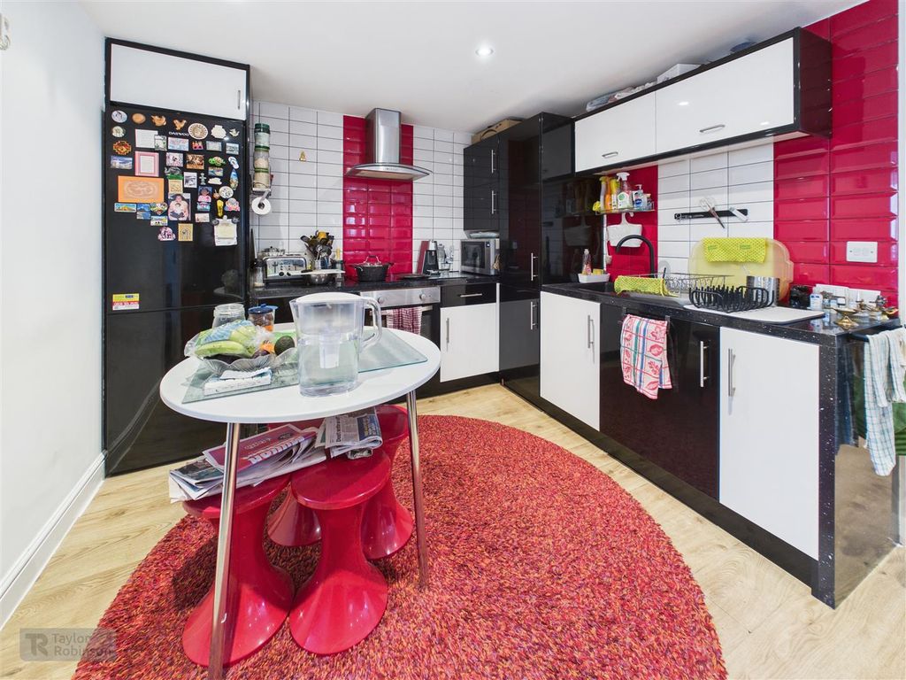 Property photo 3 of 18 Cam02600G0-Pr0693-Still020.Jpg