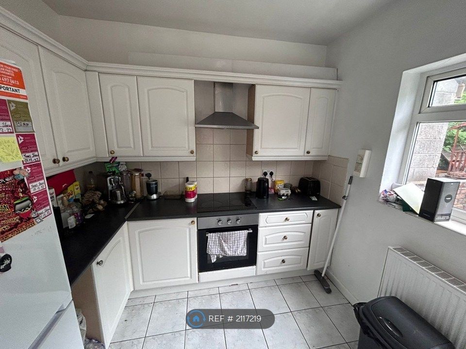 Property photo 2 of 17 Kitchen 1