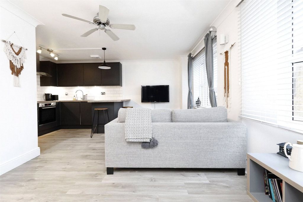 Property photo 3 of 9