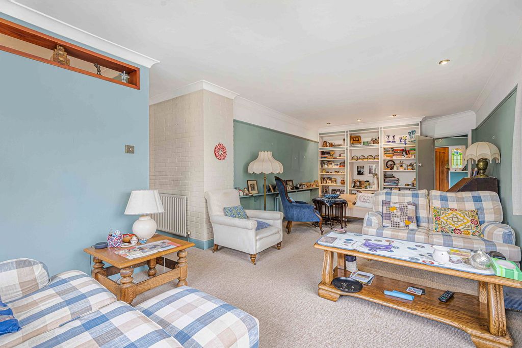 Property photo 2 of 18