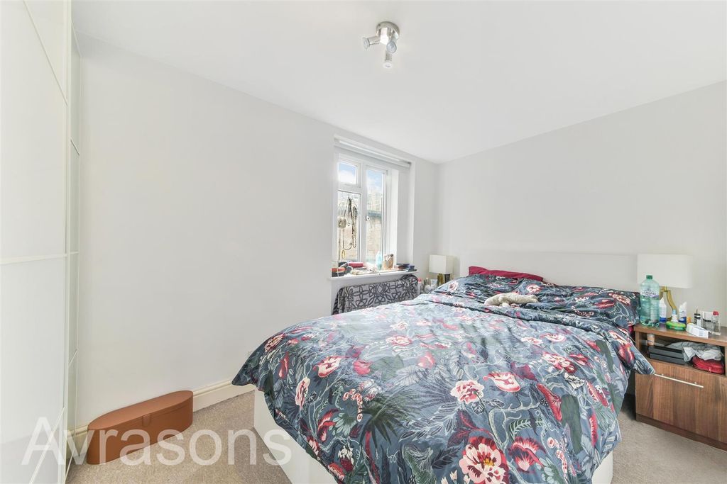 Property photo 3 of 10 Bedroom