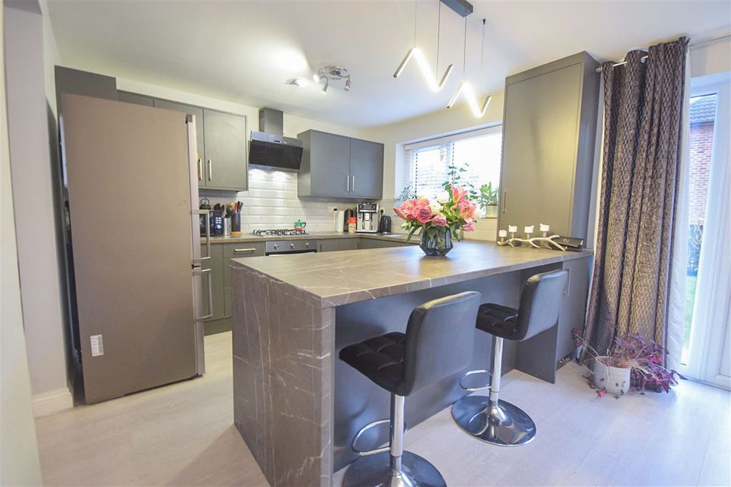 Property photo 3 of 13 Kitchen