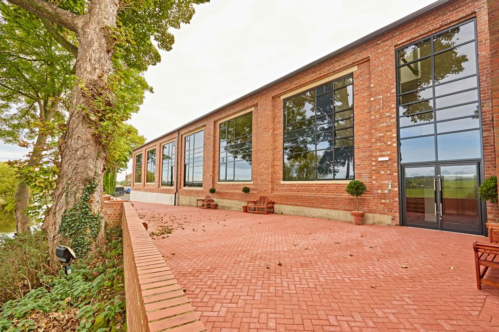 Property photo 1 of 6 Pbp Exteriors 0180.Jpg