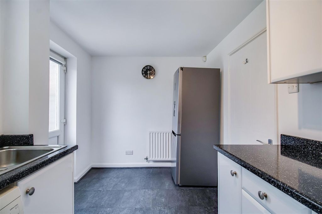 Property photo 3 of 10 Kitchen/Diner