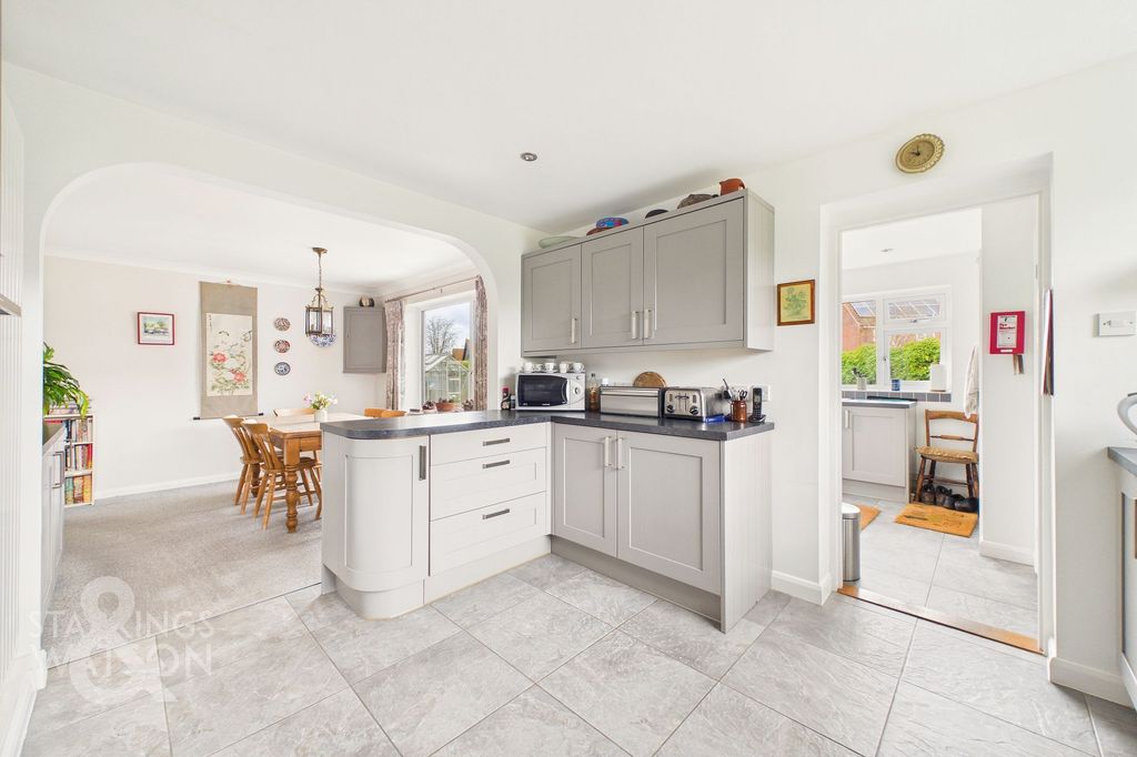 Property photo 3 of 34