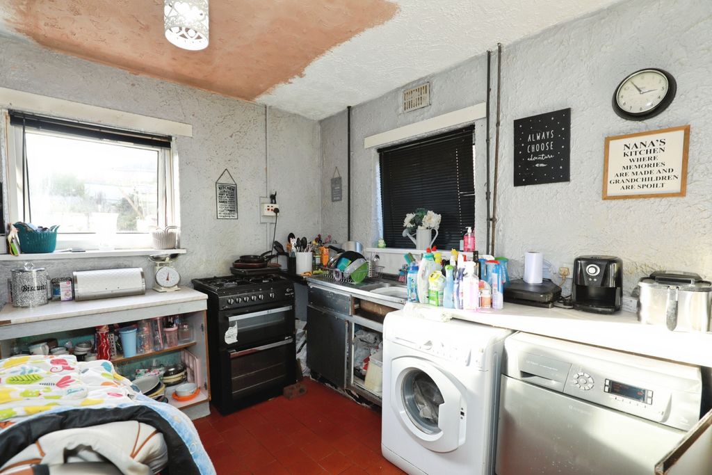 Property photo 2 of 20 Kitchen