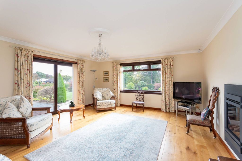 Property photo 2 of 33