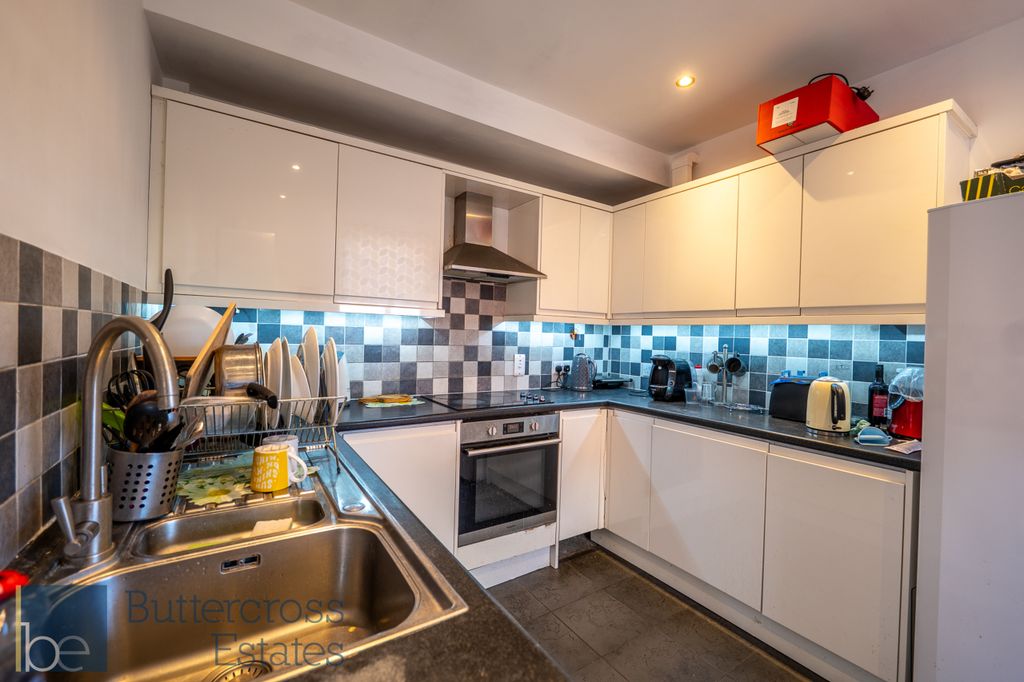 Property photo 2 of 19 Kitchen