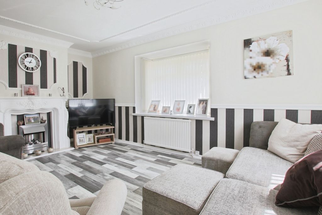 Property photo 2 of 17 4386894