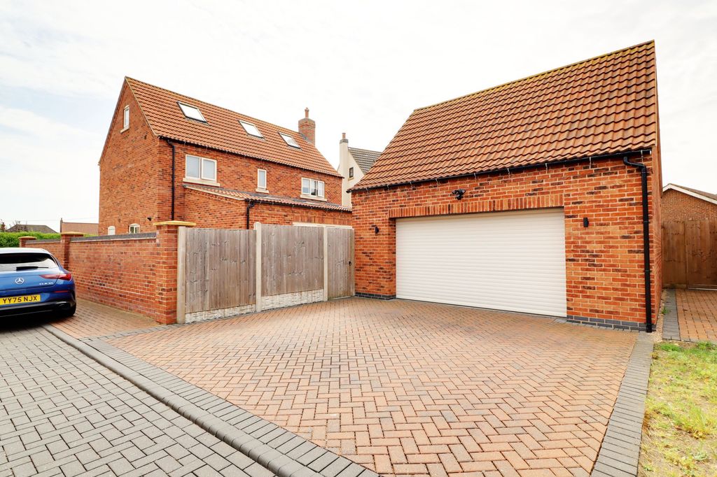Property photo 3 of 33