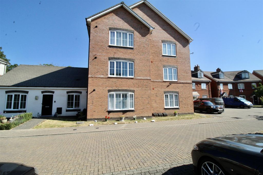 Property photo 1 of 32 Approach