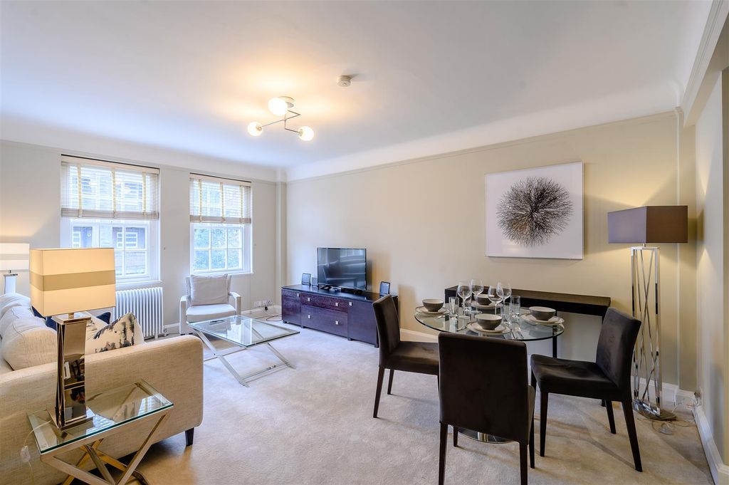 Property photo 3 of 14 8452739-Interior02.Jpg