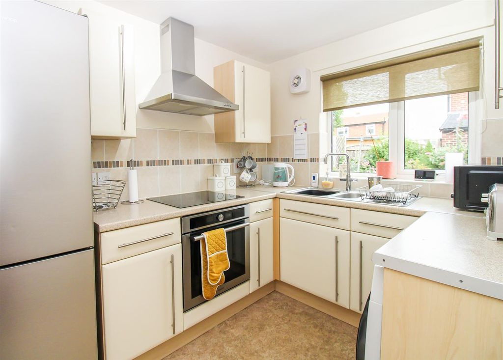 Property photo 3 of 7 Kitchen
