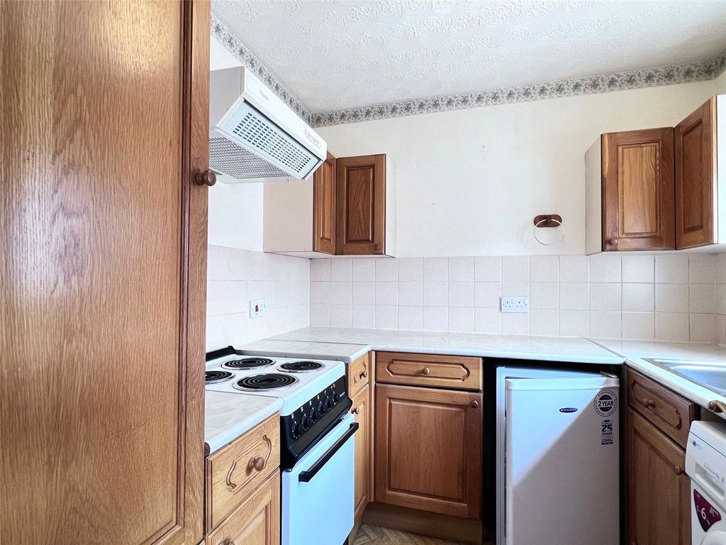 Property photo 3 of 10 Kitchen