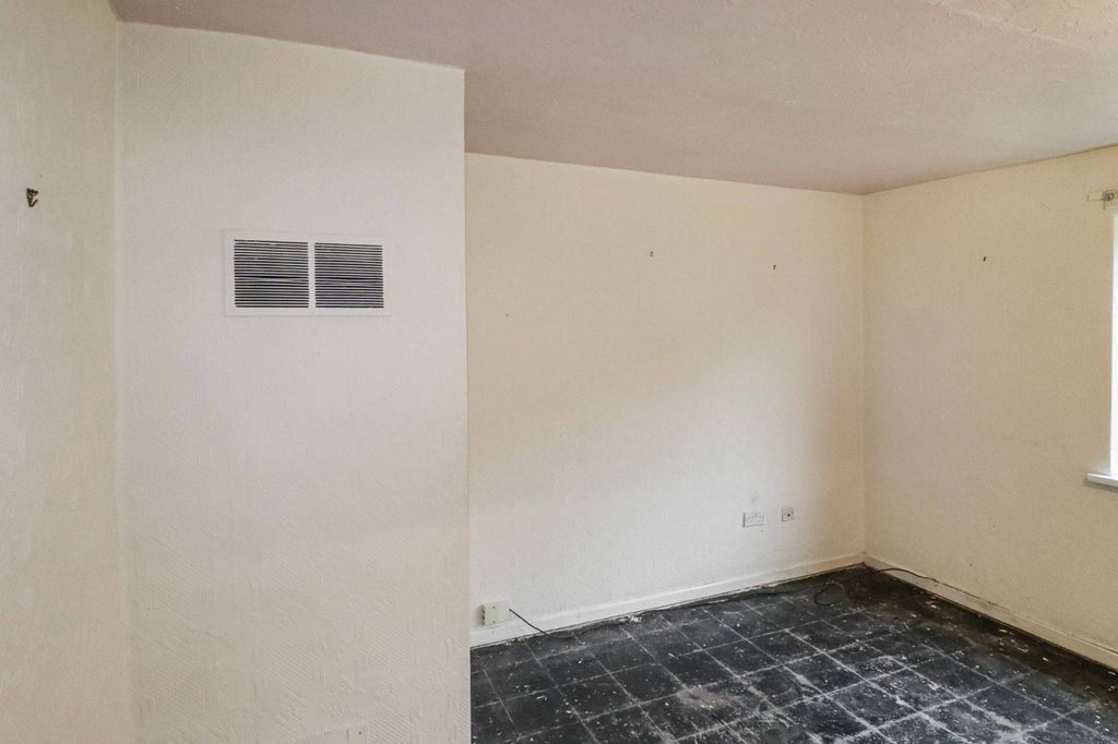 Property photo 2 of 19 113 Firthcliffe Road, Liversedge, West Yorkshire, Wf15 6Hs