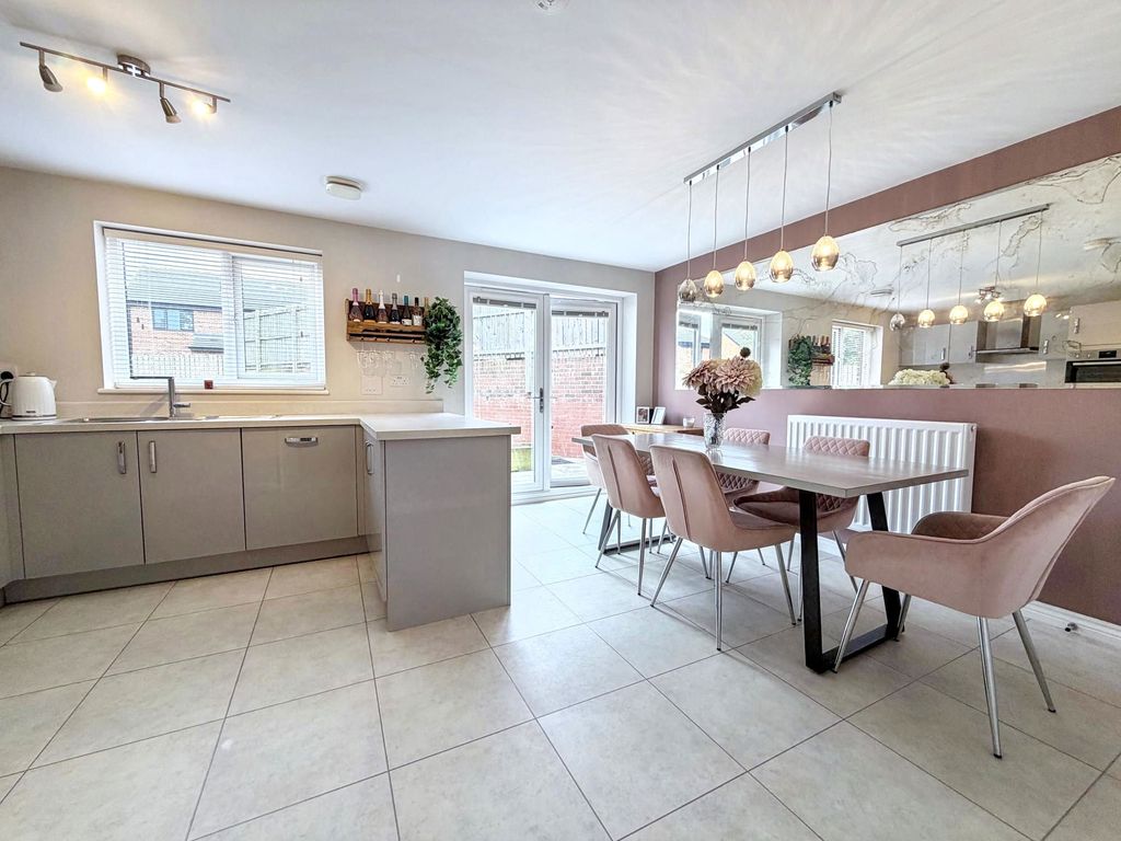 Property photo 3 of 34