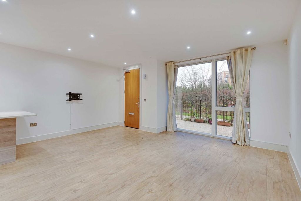 Property photo 2 of 5