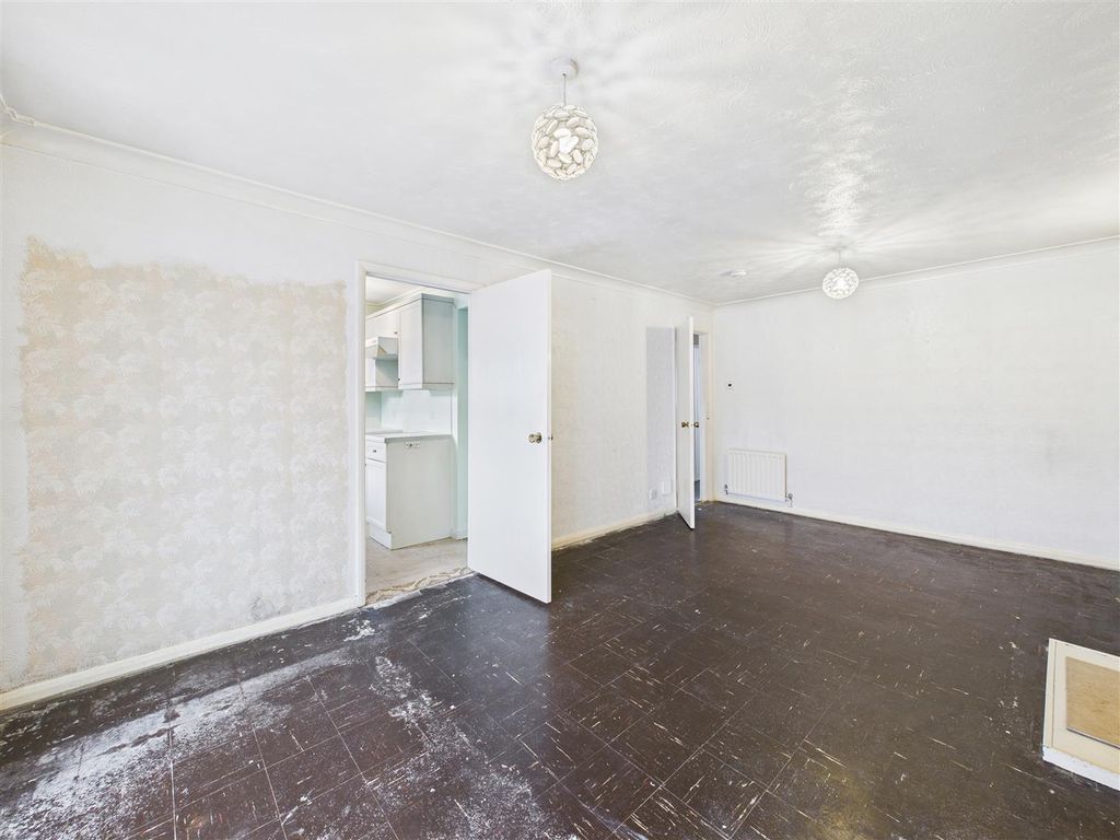 Property photo 3 of 16 Cam05476G0-Pr0103-Still020.Jpg