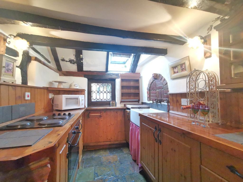 Property photo 3 of 21 Kitchen
