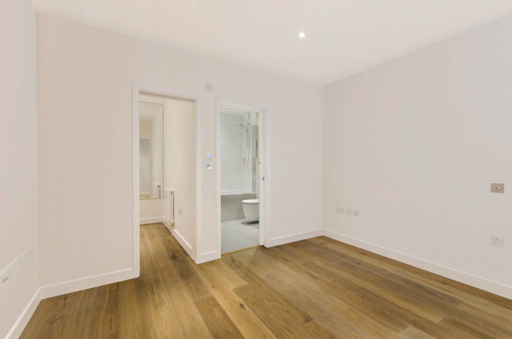 Property photo 3 of 14 969105