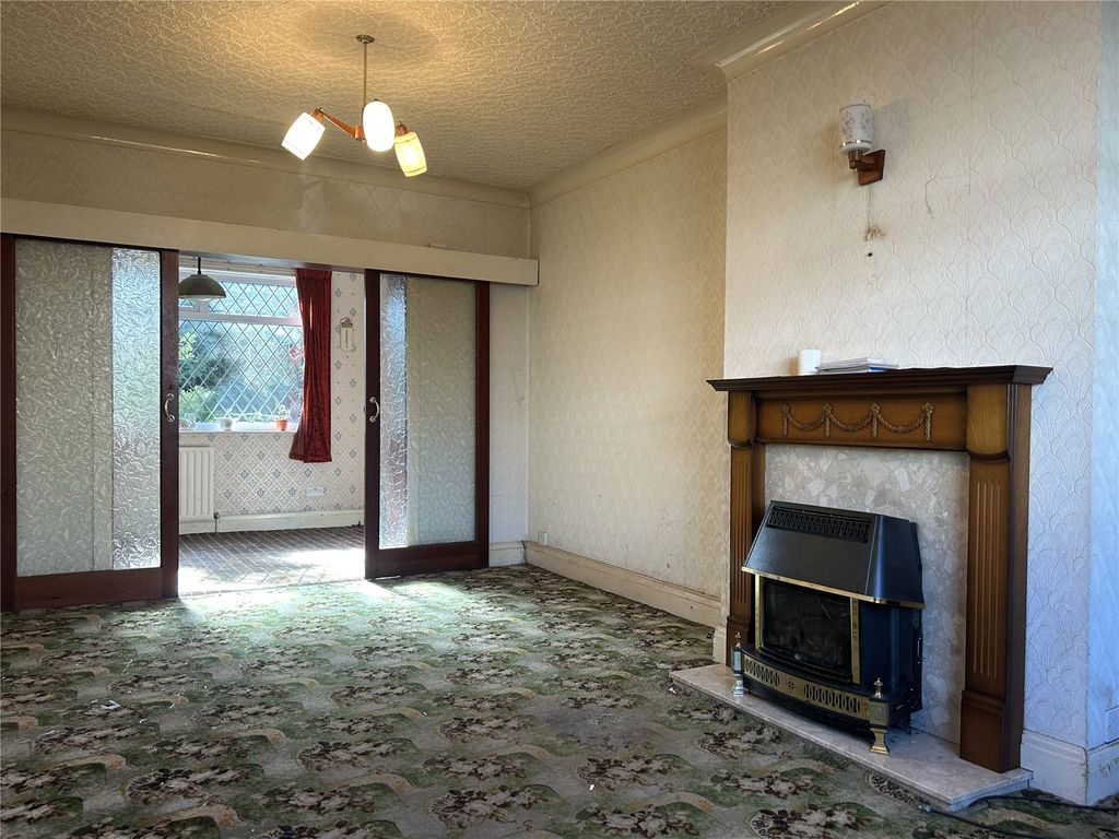 Property photo 3 of 12 Lounge