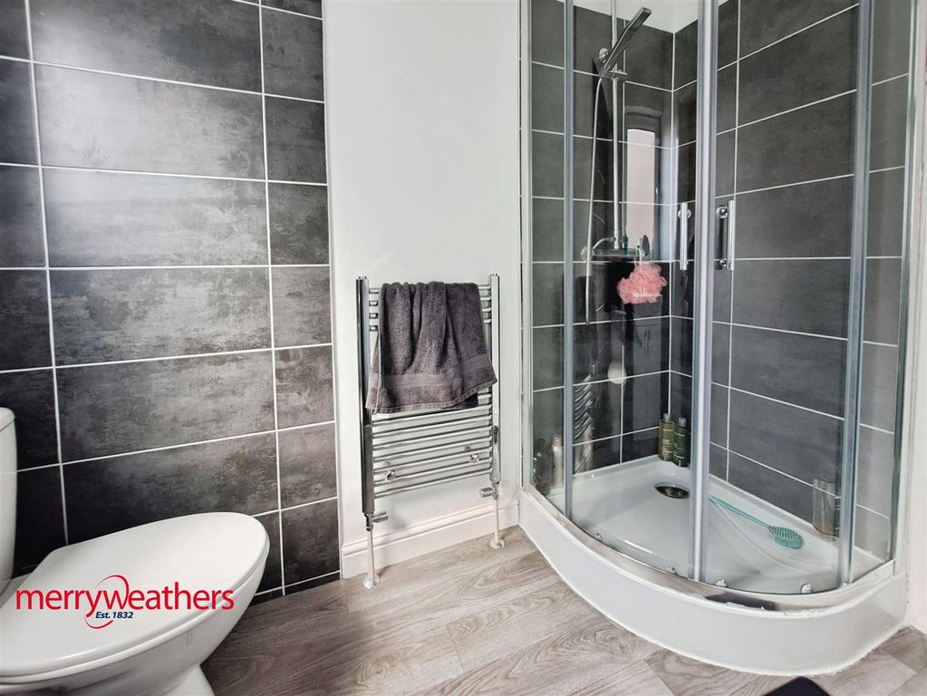Property photo 3 of 8 En Suite Shower Room