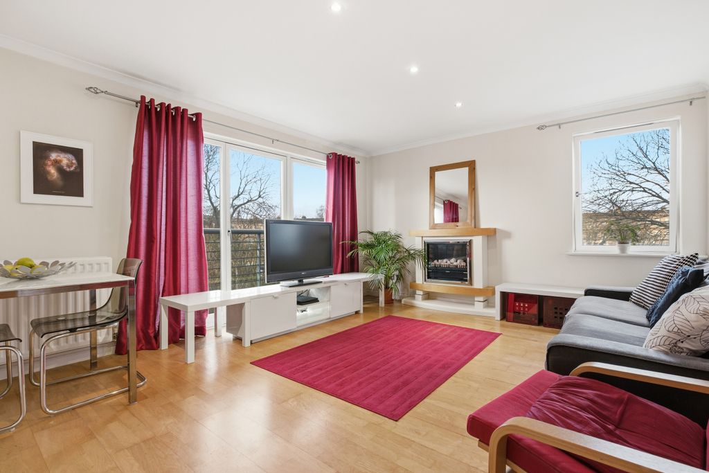 Property photo 2 of 33