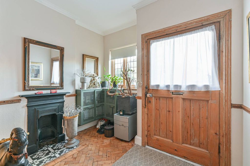 Property photo 3 of 27