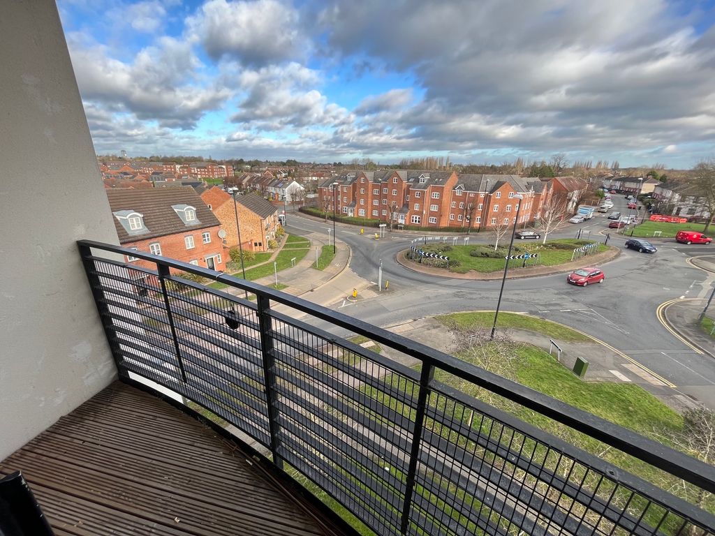 Property photo 2 of 10 Balcony