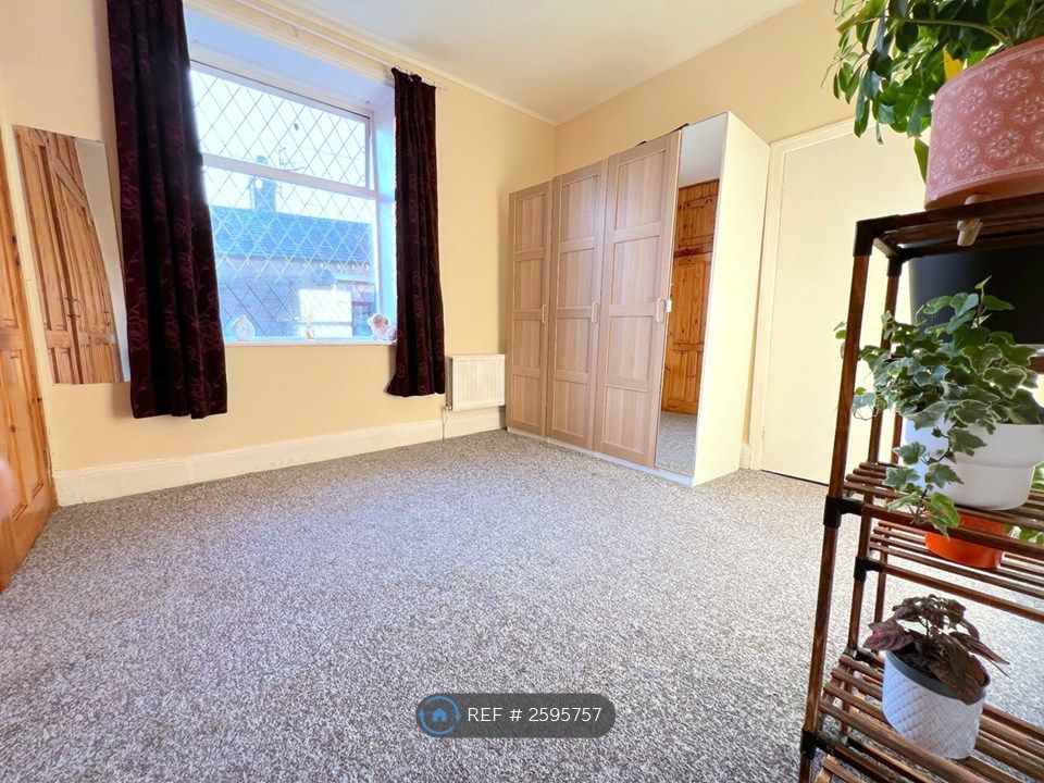 Property photo 2 of 13 Master Bedroom