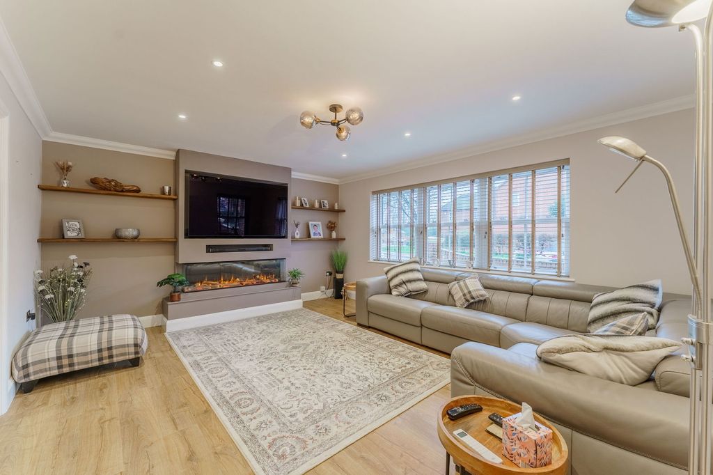 Property photo 2 of 36