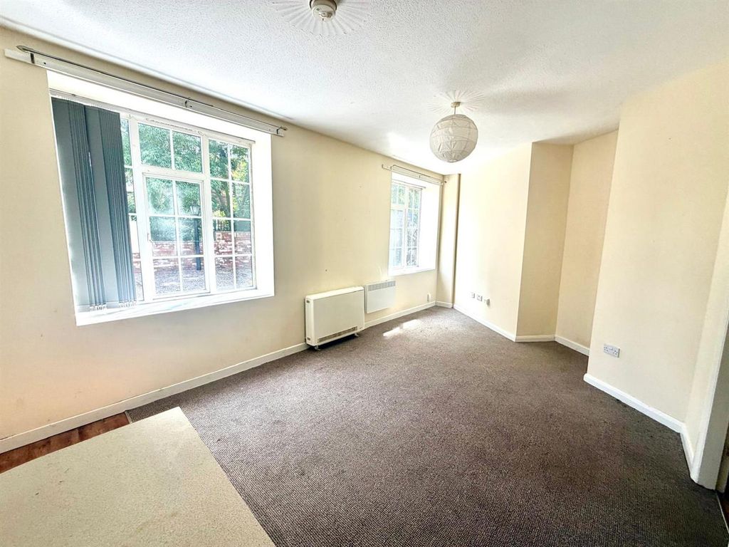 Property photo 3 of 10 Living Room / Dining Area: