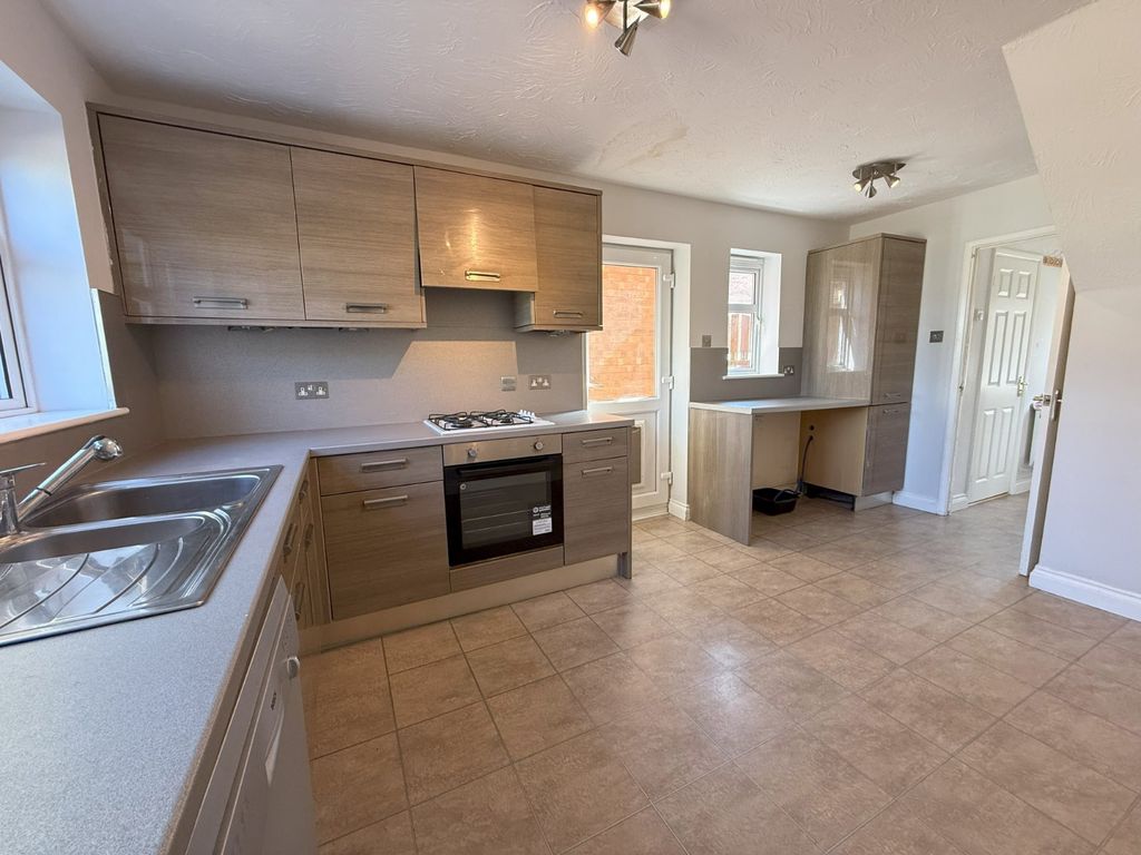 Property photo 3 of 16 Kitchen