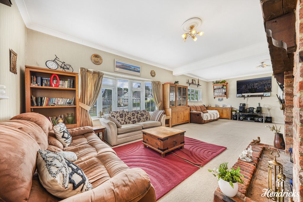 Property photo 3 of 36