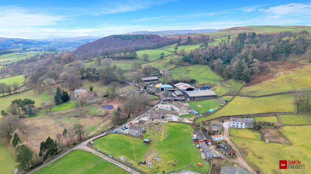 Property photo 2 of 48