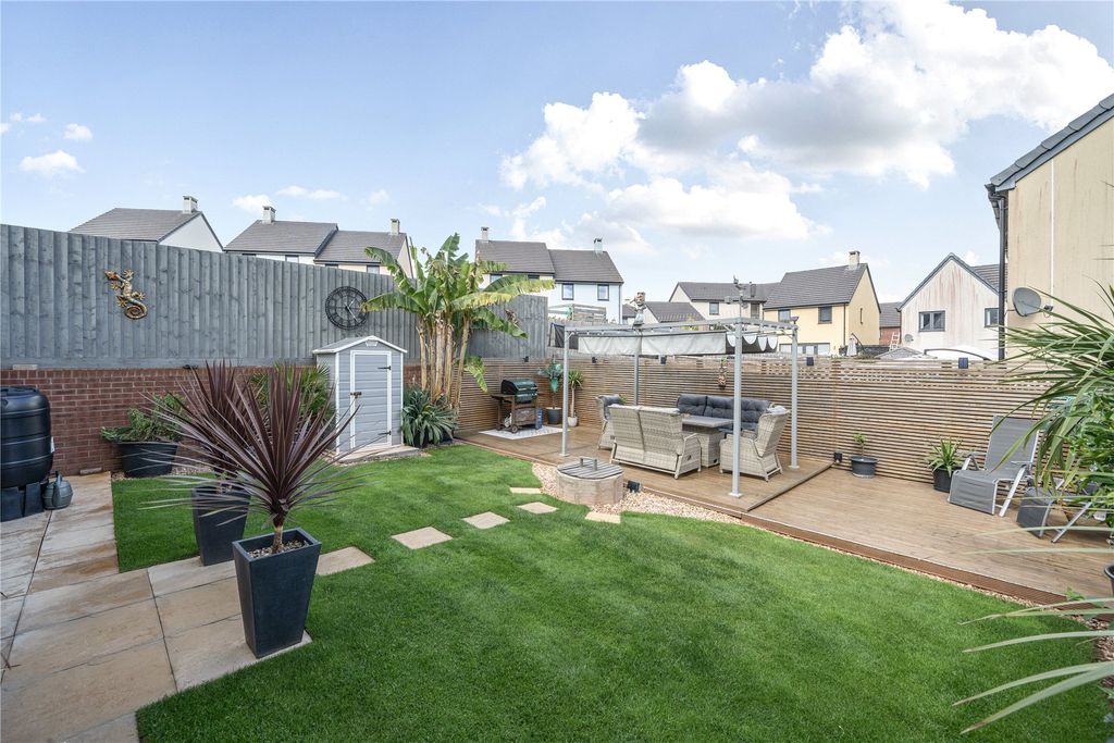 Property photo 2 of 28 Picture No. 33