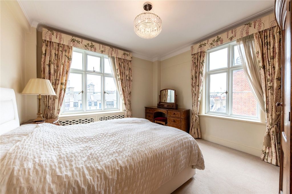 Property photo 3 of 12 Principal Bedroom