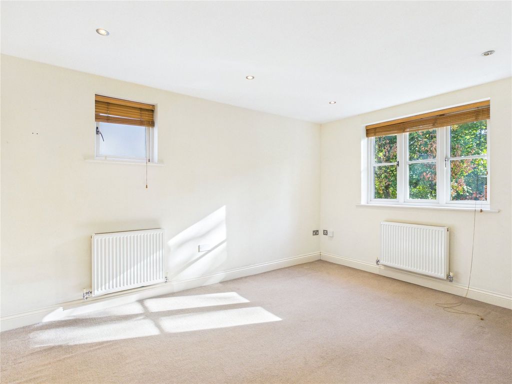 Property photo 2 of 11 Picture No. 08