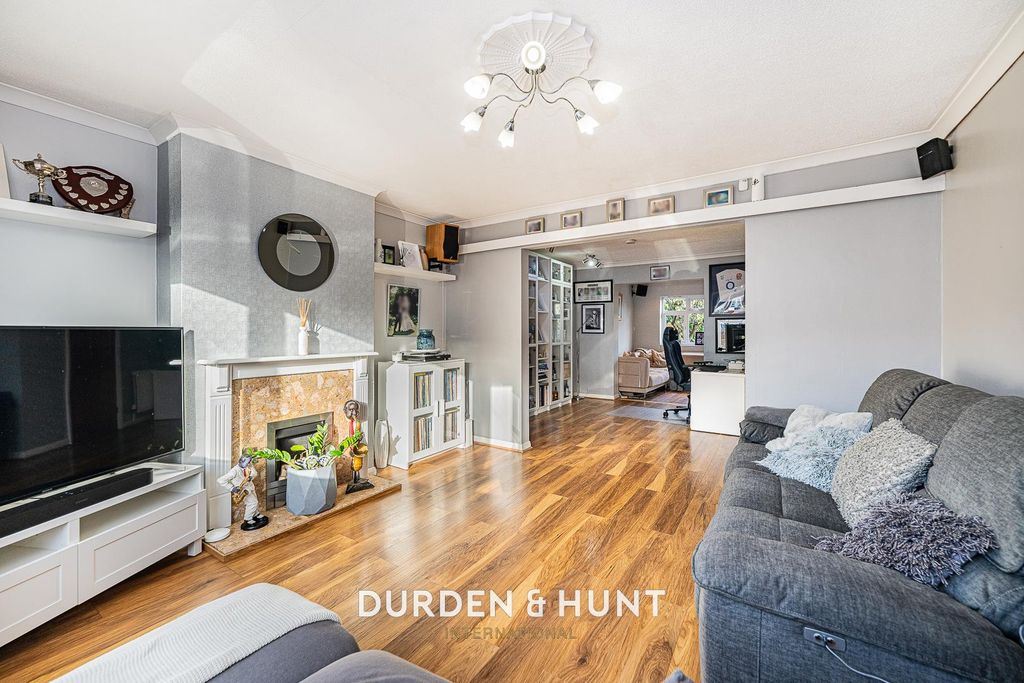 Property photo 3 of 28 Newbury-21.Jpg