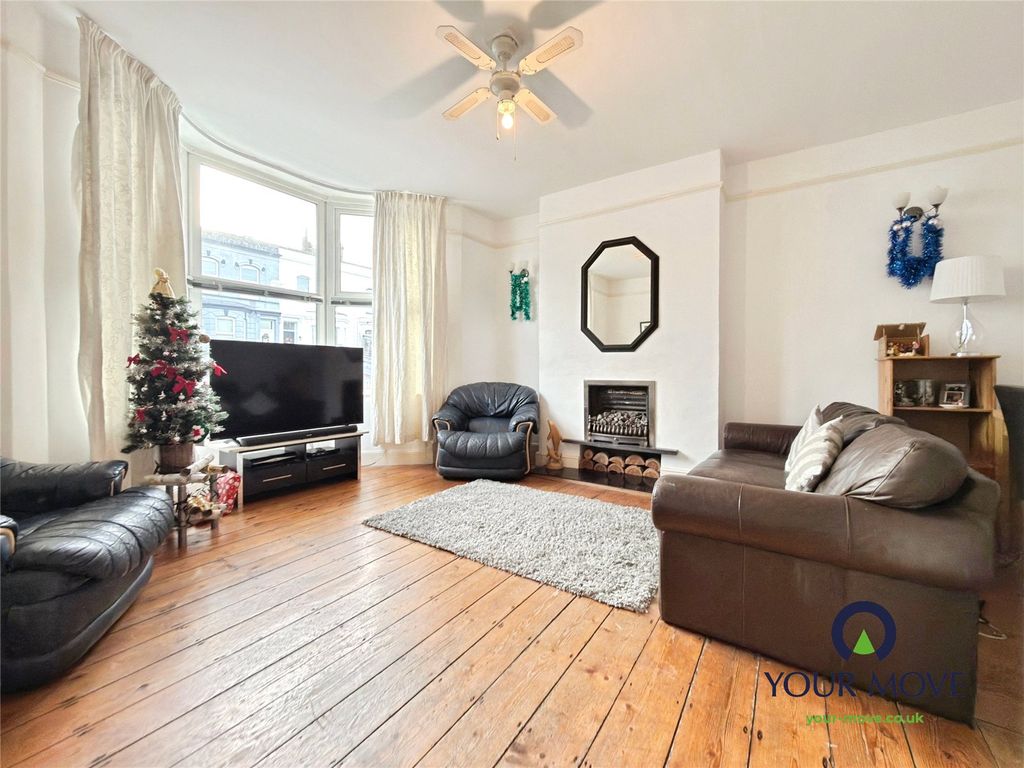 Property photo 2 of 12 Lounge