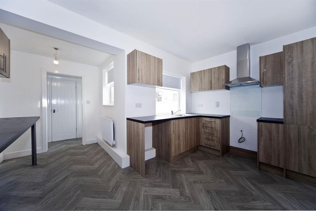 Property photo 2 of 14 Z2Y9U6l5Puscn4Kr650Ofw.Jpg