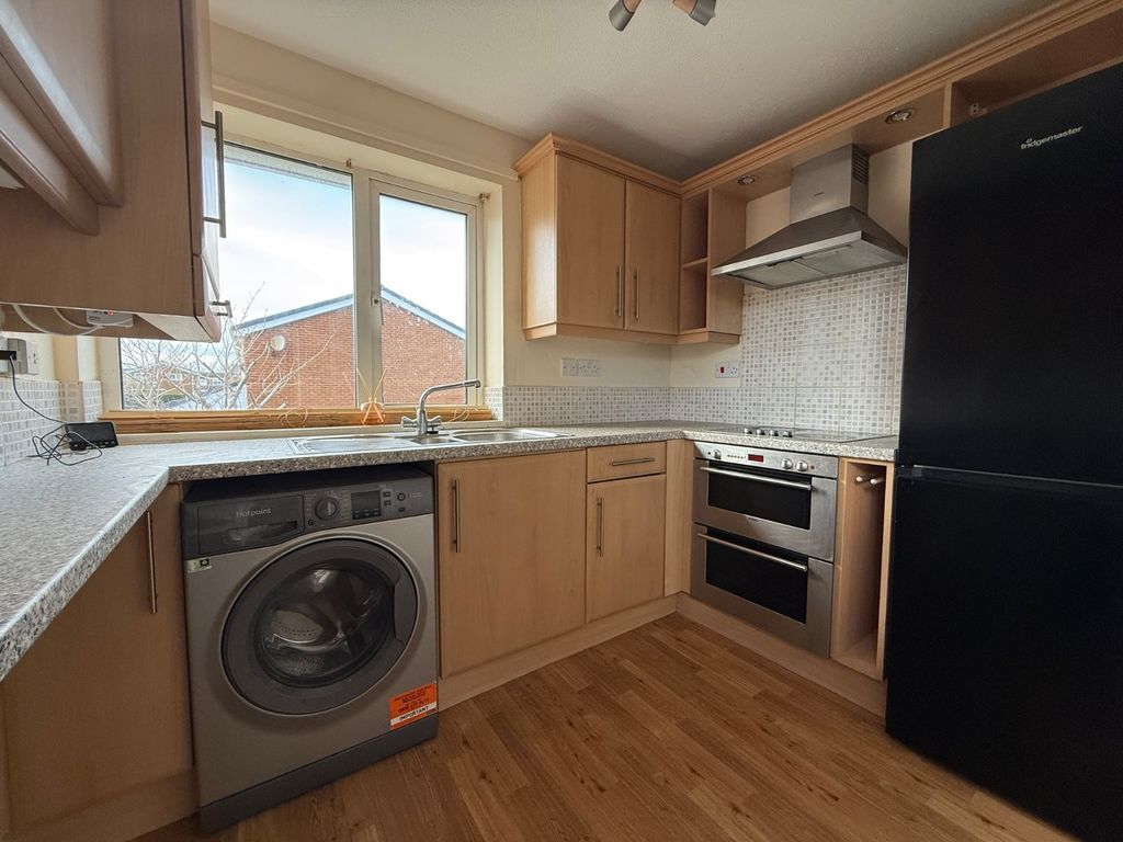 Property photo 3 of 8 Kitchen