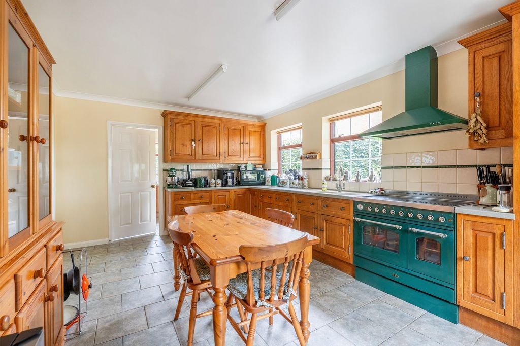 Property photo 2 of 33