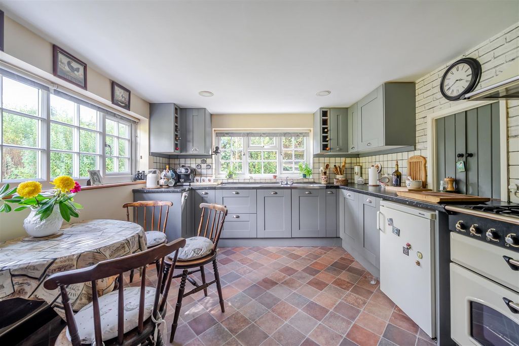 Property photo 3 of 20 Kitchen