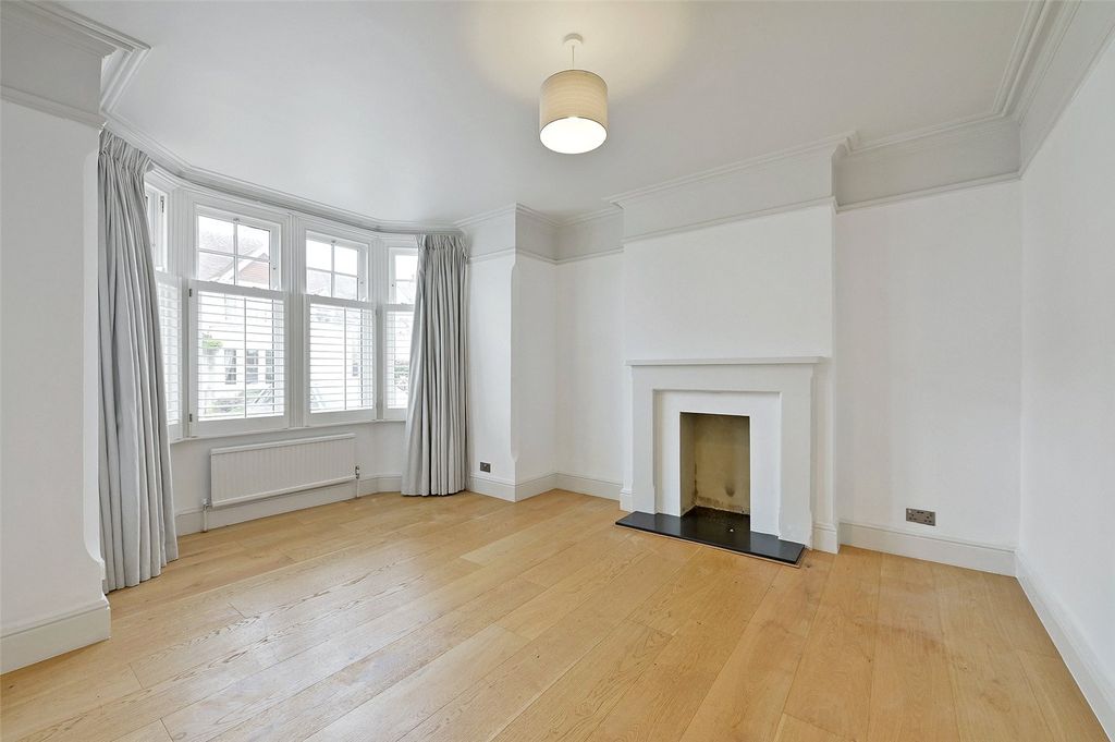 Property photo 2 of 10 Sitting Room